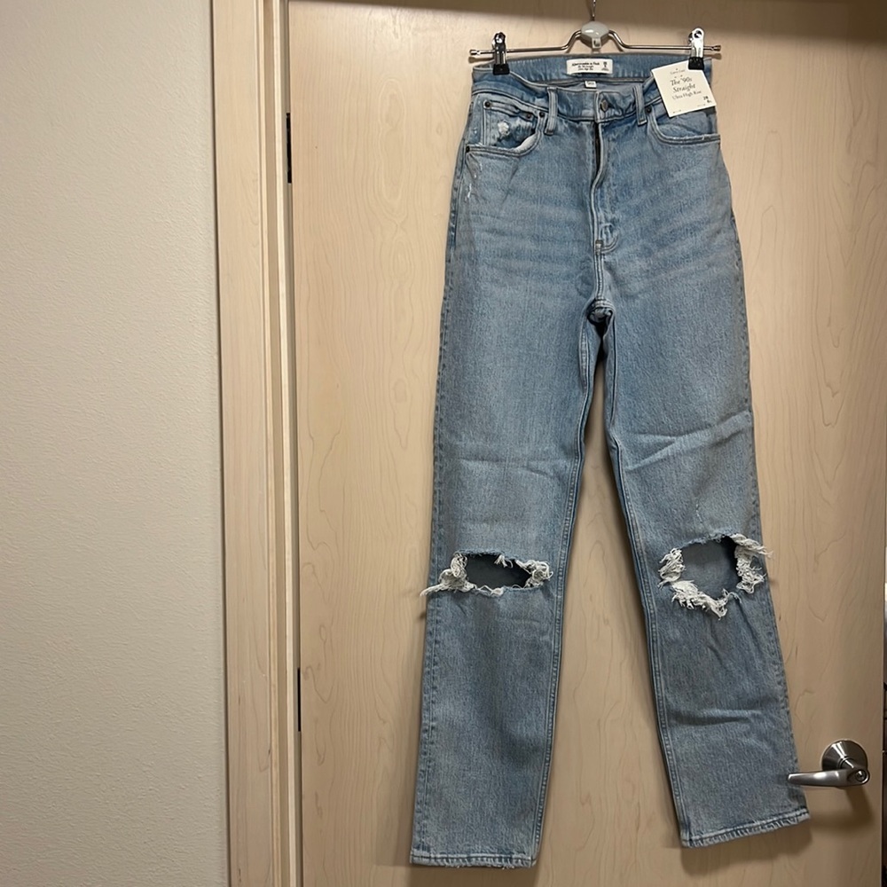 NWT Abercrombie 90s Straight Leg Jeans